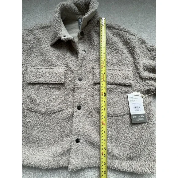 $158 New With Tags Vuori Sycamore Short Shirt Jacket Size S Dark Salt - Picture 9 of 10